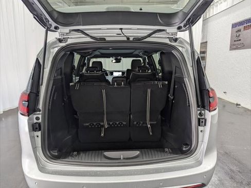 New 2026 Chrysler Pacifica Limited w/ Trailer Tow Group image 39