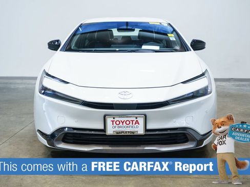 Used 2025 Toyota Prius XLE FWD image 2