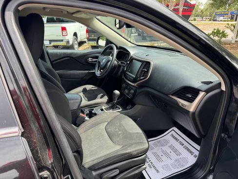 Used 2017 Jeep Cherokee Latitude w/ Comfort/Convenience Group FWD image 16