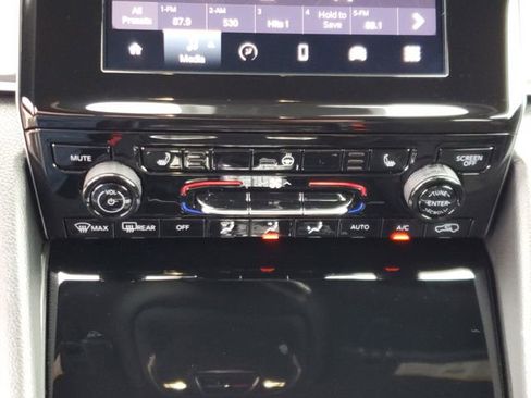 New 2025 Jeep Grand Cherokee L Altitude RWD image 24