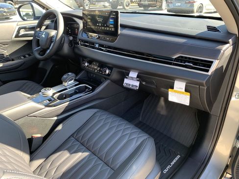 New 2025 Mitsubishi Outlander SEL image 27
