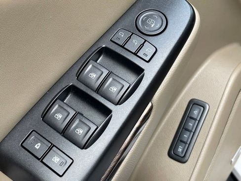 Used 2017 GMC Yukon SLT image 19