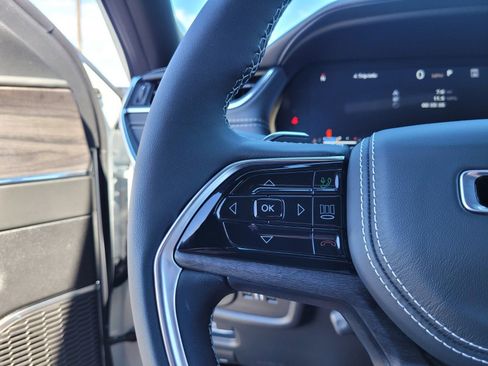 New 2025 Jeep Grand Cherokee Overland image 24