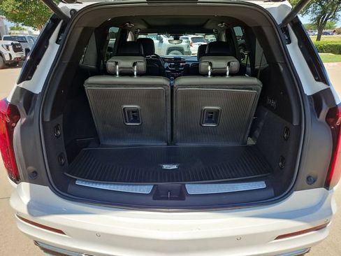 Used 2022 Cadillac XT6 Premium Luxury w/ Technology Package FWD image 24