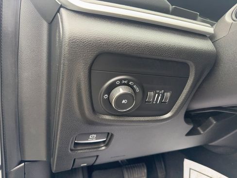 Used 2023 Jeep Grand Cherokee L Limited w/ Black Appearance Package image 11