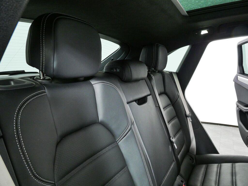 Certified 2026 Porsche Macan GTS AWD/4WD image 25