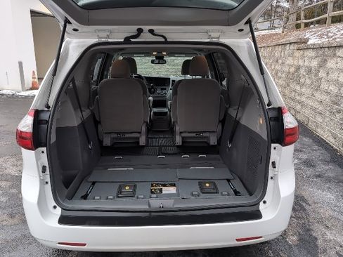 Used 2019 Toyota Sienna LE image 31