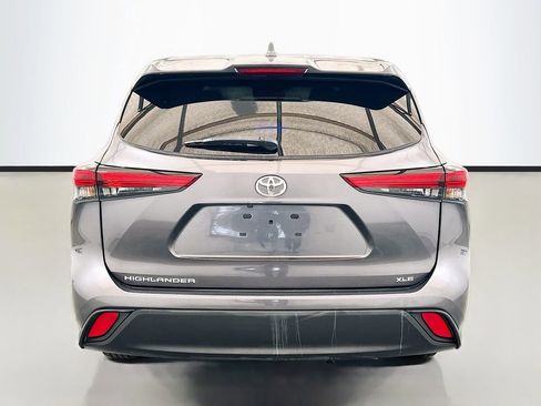 Used 2023 Toyota Highlander XLE FWD image 5