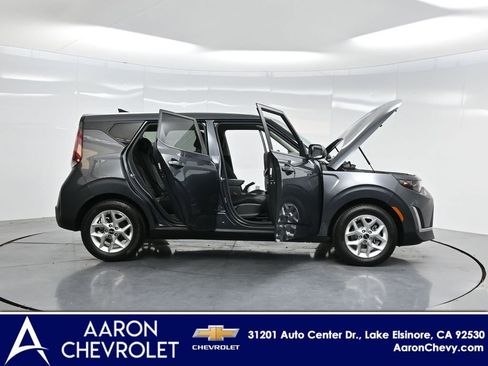 Used 2023 Kia Soul LX w/ LX Technology Package image 3