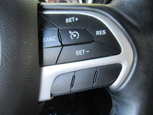 Used 2016 Dodge Challenger SXT Plus image 23