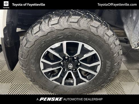 Used 2021 Toyota Tacoma TRD Sport w/ Technology Package AWD/4WD image 10