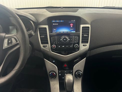 Used 2016 Chevrolet Cruze LT w/ Technology Package image 15