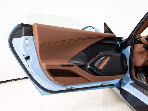 Certified 2025 Ferrari 12Cilindri RWD image 23