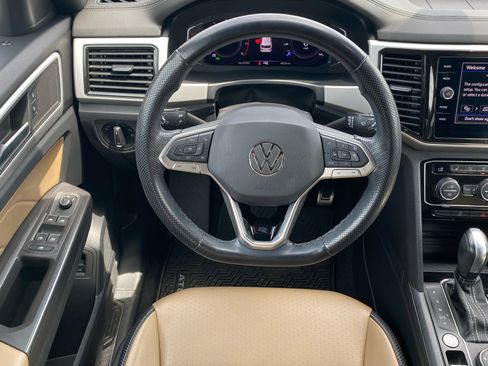 Certified 2022 Volkswagen Atlas Cross Sport SEL R-Line AWD/4WD image 7