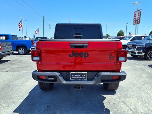 Used 2023 Jeep Gladiator Sport AWD/4WD image 6
