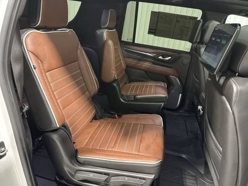 Used 2023 GMC Yukon XL Denali Ultimate AWD/4WD image 28