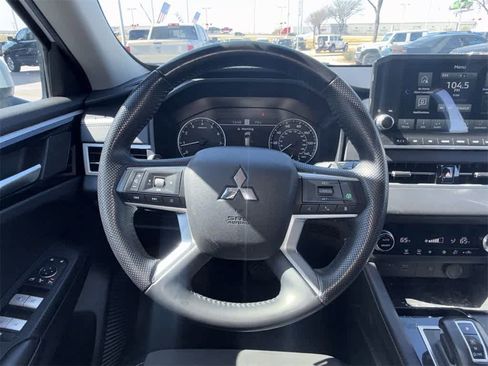 Used 2024 Mitsubishi Outlander SE image 21