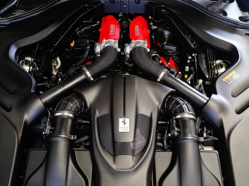 Used 2024 Ferrari Roma Spider RWD image 33