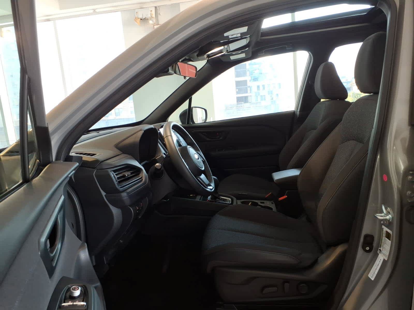 Used 2025 Subaru Forester Premium AWD/4WD image 17