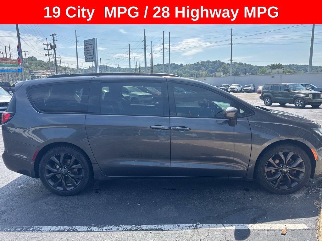 Used 2019 Chrysler Pacifica Touring-L Plus w/ Advanced Safetytec Group FWD image 1