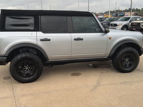 Used 2023 Ford Bronco Badlands image 8