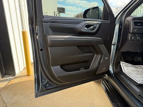 Used 2021 Chevrolet Suburban RST w/ Luxury Package image 18