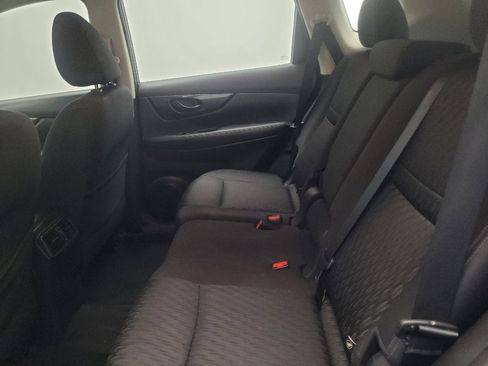 Used 2020 Nissan Rogue S FWD image 18