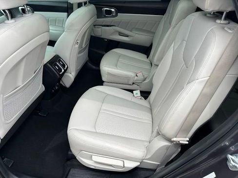 Used 2023 Kia Sorento EX w/ Panoramic Sunroof Package FWD image 16