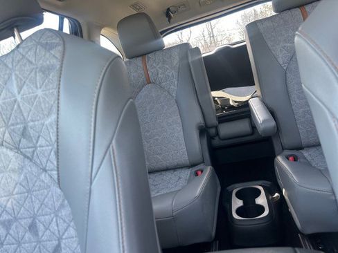 Used 2023 Toyota Highlander Bronze Edition image 25