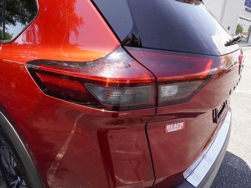 Used 2021 Nissan Rogue SV FWD image 31