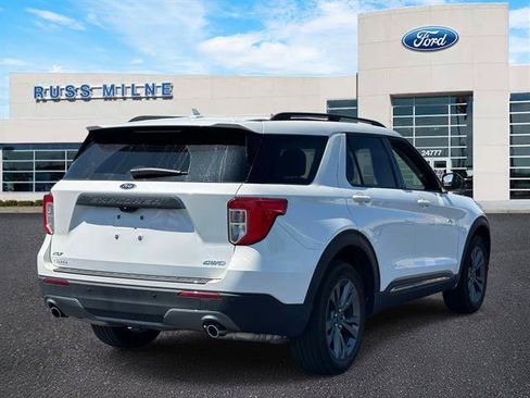 Used 2024 Ford Explorer XLT w/ Equipment Group 202A AWD/4WD image 4