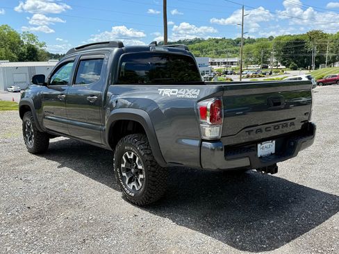Used 2023 Toyota Tacoma TRD Off-Road w/ Technology Package AWD/4WD image 4