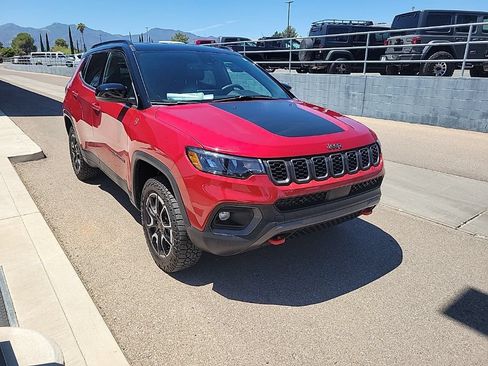 Used 2025 Jeep Compass Trailhawk AWD/4WD image 9