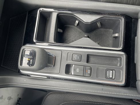 Used 2024 Nissan Pathfinder SV FWD image 29