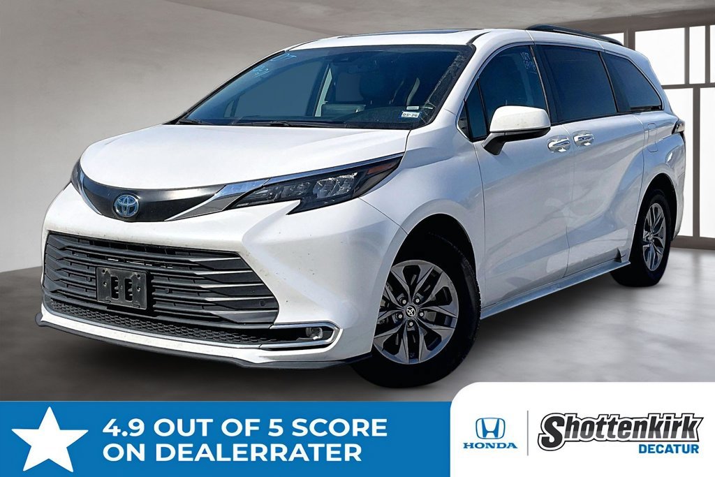 Used 2024 Toyota Sienna XLE FWD image 1