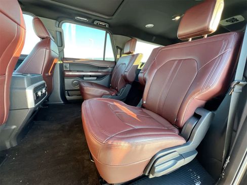 Used 2022 Ford Expedition Max Limited image 19