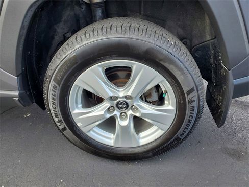 Used 2021 Toyota RAV4 XLE image 33