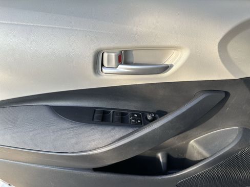 Used 2020 Toyota Corolla LE image 28