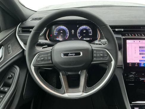 New 2025 Jeep Grand Cherokee Limited w/ Luxury Tech Group II AWD/4WD image 13