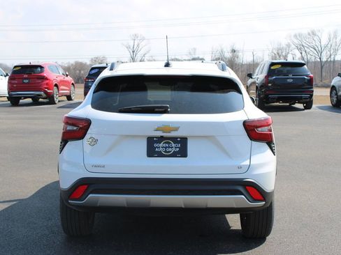 Used 2025 Chevrolet Trax LT image 8