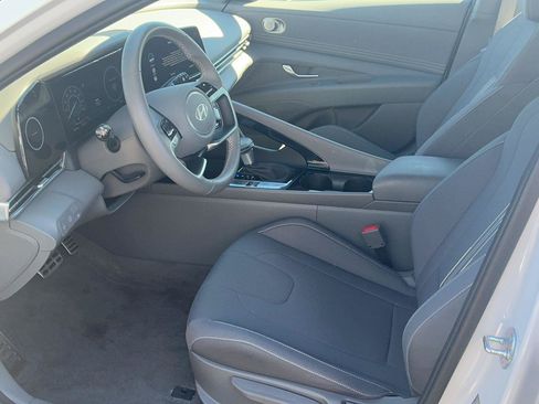 Certified 2025 Hyundai Elantra SEL FWD image 18