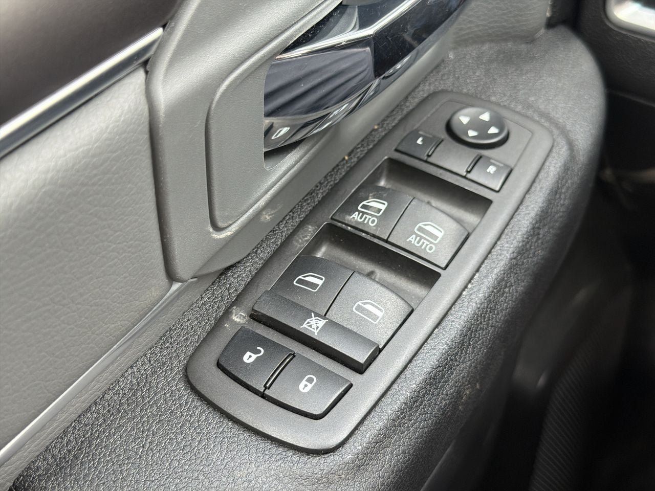 Used 2024 RAM 1500 Classic SLT AWD/4WD image 11
