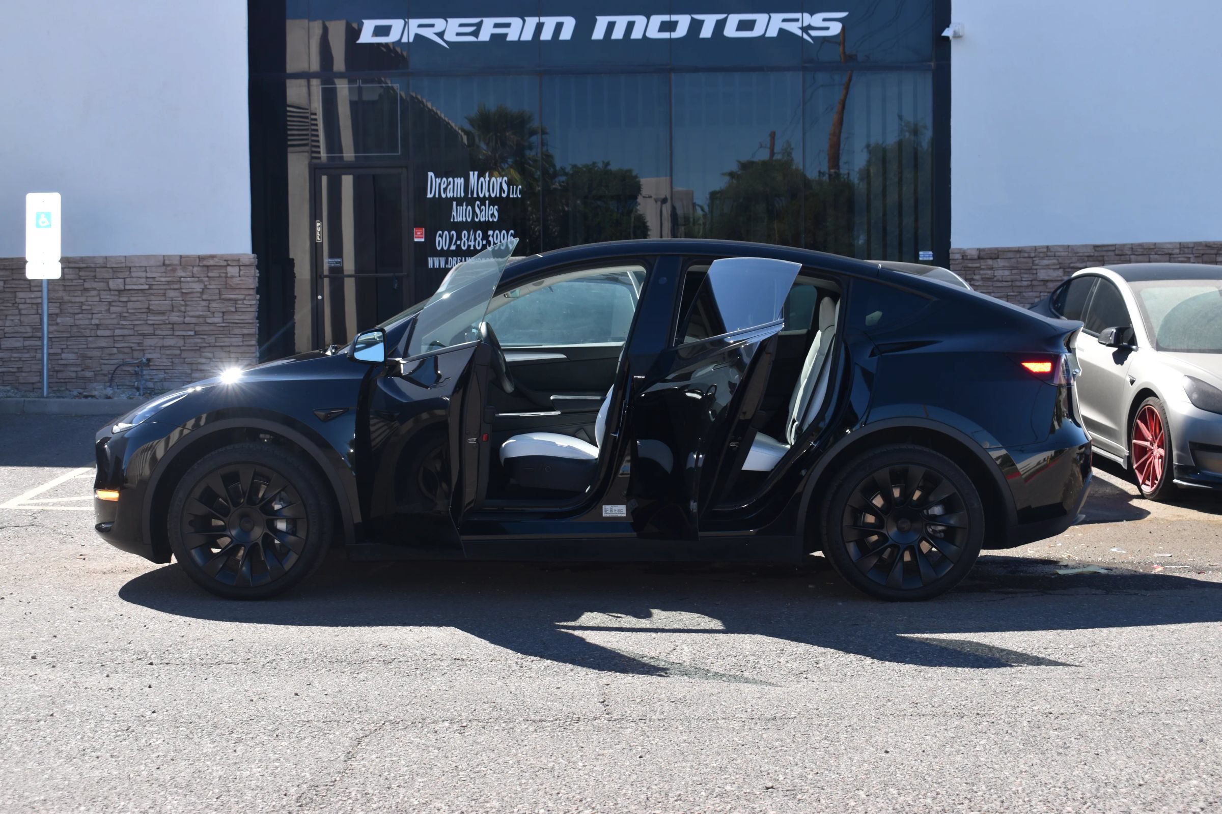 Used 2023 Tesla Model Y Long Range AWD/4WD image 7