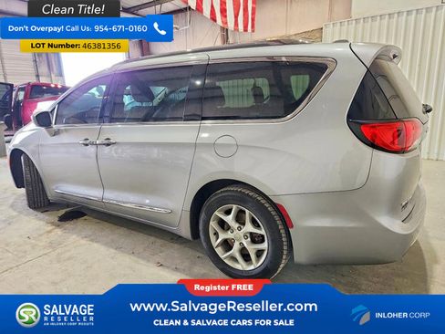 Used 2018 Chrysler Pacifica Touring-L w/ Tire & Wheel Group image 3