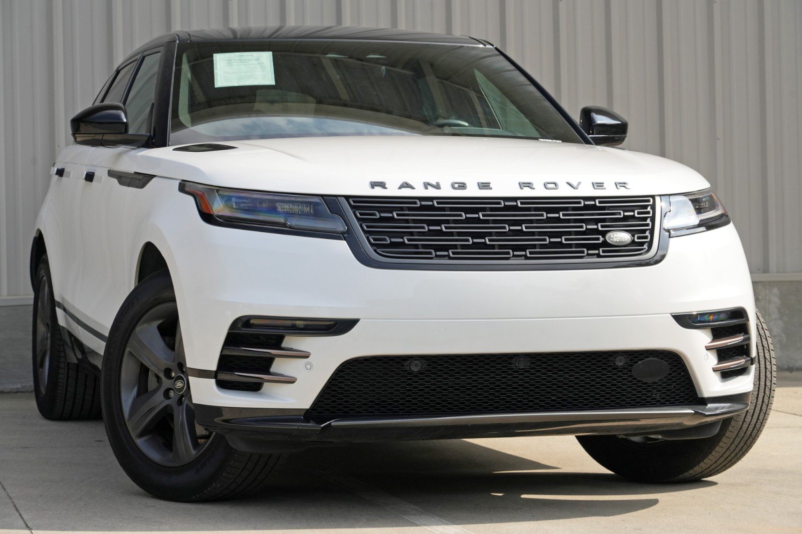 Used 2024 Land Rover Range Rover Velar Dynamic SE AWD/4WD image 4
