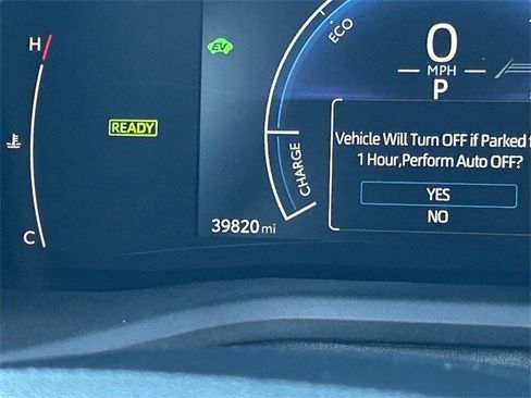 Used 2025 Toyota Camry LE image 31