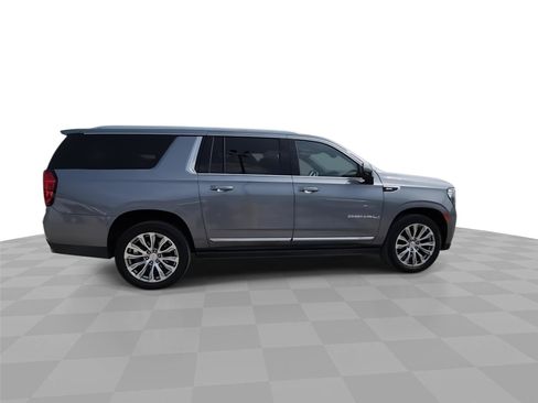 Used 2022 GMC Yukon XL Denali w/ Denali Premium Package RWD image 9