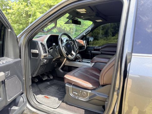 Used 2017 Ford F150 Platinum w/ Equipment Group 701A Luxury AWD/4WD image 12