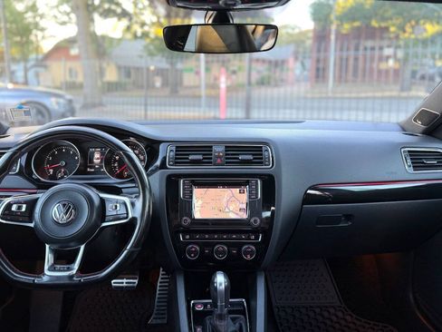 Used 2017 Volkswagen Jetta GLI FWD image 11