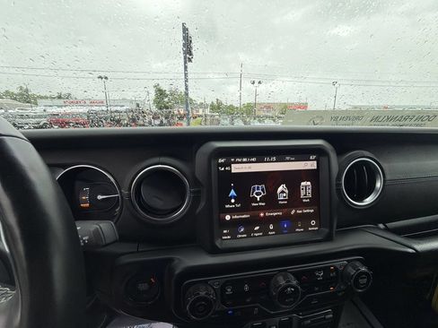 Used 2023 Jeep Wrangler Unlimited Sahara w/ Cold Weather Group AWD/4WD image 16
